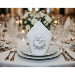 Edle Stoffservietten mit Monogramm