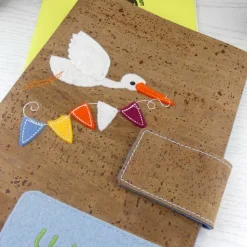 edle U-Heft Hülle aus Kork, personalisiert, Storch, Geschenke zur Geburt, Geschenkidee Taufe