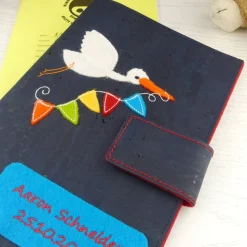 edle U-Heft Hülle aus Kork, personalisiert, Storch, Geschenke zur Geburt, Geschenkidee Taufe
