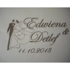 Edles Hochzeitskissen bestickt – personalisiert mit Namen & Datum | 45x45cm Baumwollsatin
