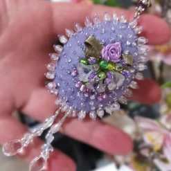 Ei Ornament flieder lila beidseitig bestickt Unikat Osterei handmade shabby chic Wohndeko