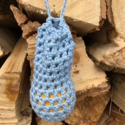 Eine Eierschleuder / Eiernetz / Ostereierschleuder / Ostereiernetz Babyblau