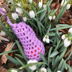 Eine Eierschleuder / Eiernetz / Ostereierschleuder / Ostereiernetz rosa