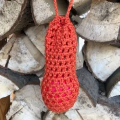 Eine Eierschleuder / Eiernetz / Ostereierschleuder / Ostereiernetz orange