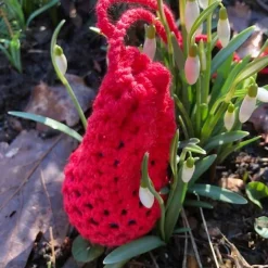 Eine Eierschleuder / Eiernetz / Ostereierschleuder / Ostereiernetz rot