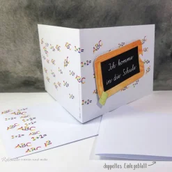 Einladungskarte Einschulung – Schulanfang Design Schiefertafel mit Einlegeblatt & Umschlag