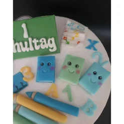 Einschulungsdekoration aus Fondant, Tortendekoration Einschulung, Schulanfang