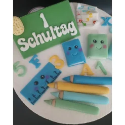 Einschulungsdekoration aus Fondant, Tortendekoration Einschulung, Schulanfang