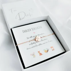Einschulungsgeschenk Mädchen: Kleeblatt Armband mit Geschenkbox – Glücksbringer Schulanfang