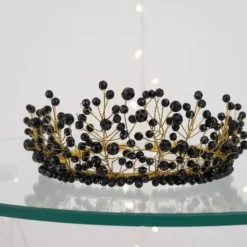 Elegante Goldkrone mit schwarzen Perlen – Black Majesty Tiara für Bräute & Göttinnen