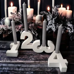 Elegante moderne Adventskranz Zahlen mit Kerzentüllen