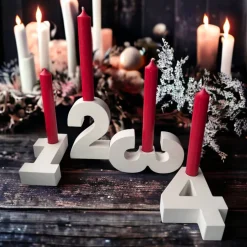 Elegante moderne Adventskranz Zahlen mit Kerzentüllen