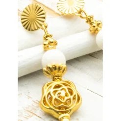 Elegante Ohrstecker in goldfarben, weiß, Glasperlen, Hippie Ohrringe, handgemachter Unikatschmuck, Weihnachtsgeschenk