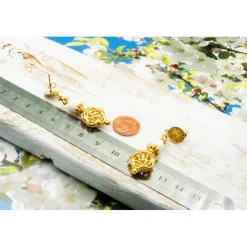 Elegante Ohrstecker in goldfarben, weiß, Glasperlen, Hippie Ohrringe, handgemachter Unikatschmuck, Weihnachtsgeschenk