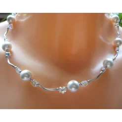 Elegante Perlenkette mit Kristall Blüten & 925er Silber – Muschelkernperlen, 42 cm