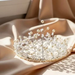 Elegante Perlenkrone White Grace – Handgefertigte Braut-Tiara in Silber & Weiß