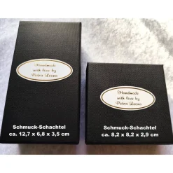 Elegante Schmuckschachtel/-Etui 8,2x8,2x2,9cm Geschenkverpackung f. Armband Ohrringe Anhänger Engel Schmuckset Schwarz
