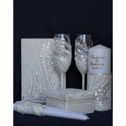 Elegantes Hochzeitsset aus Samt mit Stickerei und Pailletten – personalisiert, romantisch & luxuriös handgefertigt