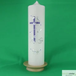 Elfenbeinfarbige Hochzeitskerze mit Flieder-Kreuz und Blumenranke, personalisierbar, elegante Hochzeitsdeko