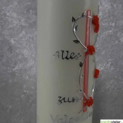 Elfenbeinfarbige Kerze zum Valentinstag mit Rosenranke, orangenen Rosen und auf Wunsch mit Gedicht