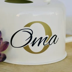 Emaillierte Gießkanne naturweiß mit Aufschrift Oma – personalisierte Kakteenkanne für Zimmerpflanzen,