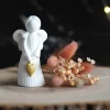 Engel stehend mit Goldherz - handgemachter Schutzengel aus Gießkeramik