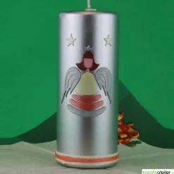 Engel-Kerze, Weihnachtskerze in Creme/Lachs/Silber, schlicht mit Wachsband und cremefarbenen Sternen