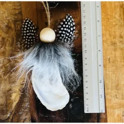 Entzückender Schutzengel aus einer echten Austernschale