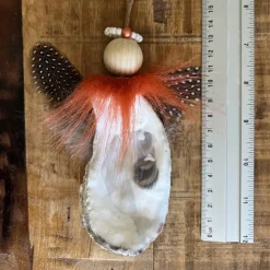 Entzückender Schutzengel aus einer echten Austernschale