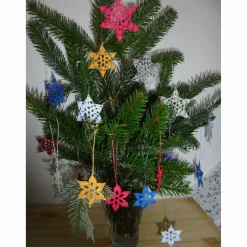 9er Set gold-glänzende gehäkelte Weihnachtssterne – Filigraner Christbaumschmuck & Deko