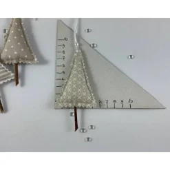 4er Set kleine Tannenbäume natur/taupe – Handgemachte Weihnachtsdeko & Geschenkanhänger
