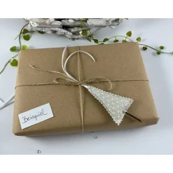 4er Set kleine Tannenbäume natur/taupe – Handgemachte Weihnachtsdeko & Geschenkanhänger