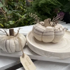 2er Set Kürbisse aus Baumwolle in Beige – Handgemachte Herbstdeko Landhausstil