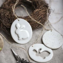 3er Set Osteranhänger aus Keramik - handgetöpferte Osterdekoration