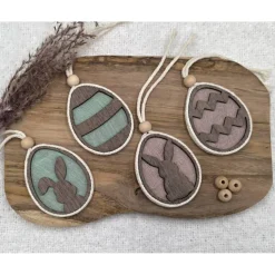 4er Set Osterei-Anhänger aus Holz mit Makramee-Rand in Mint & Mauve | Handgemachte Frühlingsdeko