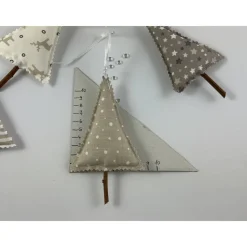 4er Set Tannenbäume natur/taupe – Handgemachte Weihnachtsdeko & Geschenkanhänger