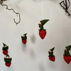 Erdbeerwichtel- Blumenkind - Jahreszeitentisch - Sommer