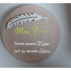 Erinnerung an ein Sternenkind, Geschenk für Sterneneltern, individuelle gestaltetes Trauergeschenk, Naturholz, Feder, Sc