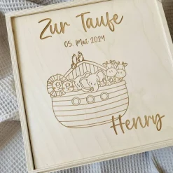 Erinnerungsbox zur Taufe aus Holz – 20x20 cm – mit Name, Datum und Motiv