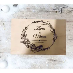 Erinnerungskiste Hochzeit Personalisiert - Hochzeitsgeschenk | Erinnerungskiste Holzkiste personalisiert Blumenkranz |