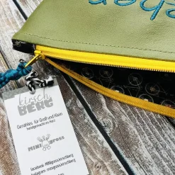 Erzieher mit Herz Federmäppchen grün Kunstleder als Abschiedsgeschenk