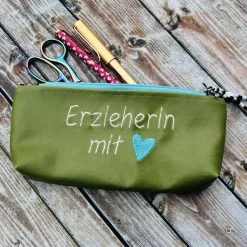 Erzieherin mit Herz Federmäppchen grün Kunstleder als Abschiedsgeschenk