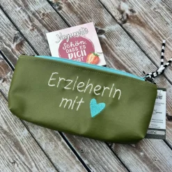 Erzieherin mit Herz Federmäppchen grün Kunstleder als Abschiedsgeschenk