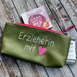 Erzieherin mit Herz Federmäppchen grün Kunstleder als Abschiedsgeschenk mit Leo