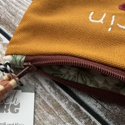 Erzieherin mit Herz Federmäppchen senf als Abschiedsgeschenk