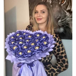 Essbarer Blumenstrauß - Lila Stil, Ferrero Rocher + Ewige Rosen