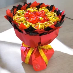 Essbarer Blumenstrauß - Lindt LINDOR Kugeln + Ewige Rosen