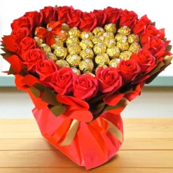 Essbarer Ferrero-Rocher-Strauß in Herzform mit roten Rosen – handgemachte Geschenkidee