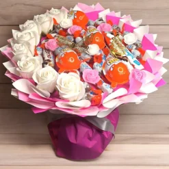 Essbarer Herz-Strauß mit Kinder Joy, Bueno & Schoko-Bons – süßes Geschenk