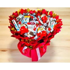 Essbarer Kinder-Schoko-Strauß in Herzform – Kinder Riegel, Bueno & Überraschung | handgemacht